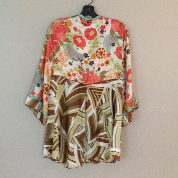 Top - Picture 2 of 4